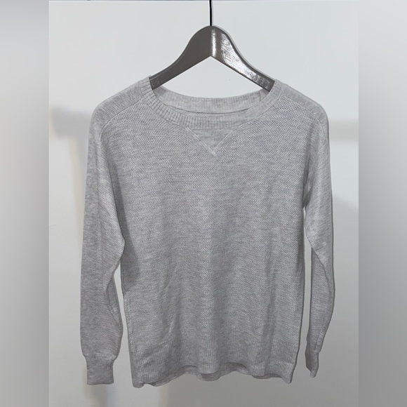 American Eagle Outfitters Gray Crewneck Lightweight Sweater - Picture 6 of 7